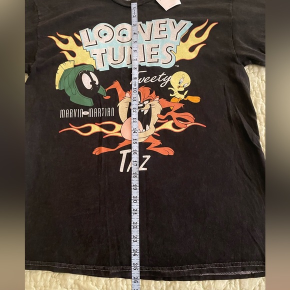 🆕NWT Looney Tunes t- Shirt Taz, Bugs Bunny, Daffy Duck, Marvin the Martian - Picture 3 of 11